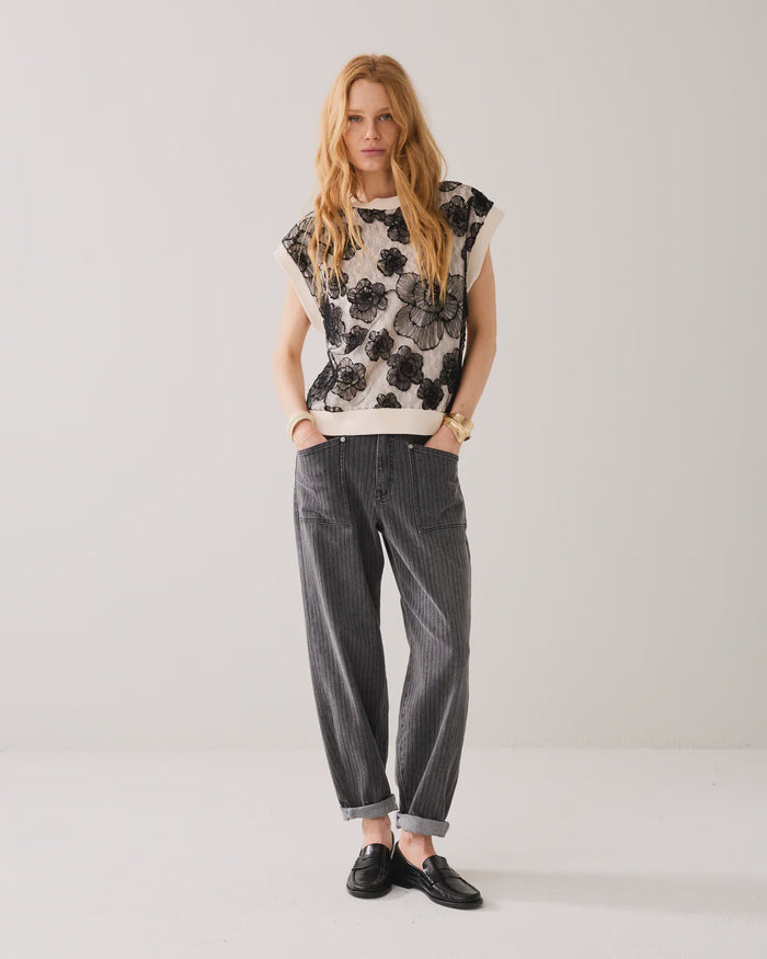 Sleeveless Jumper with Lace