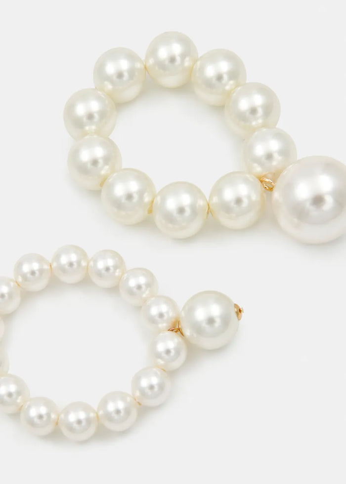 Off-White Set of Pearl Bracelets