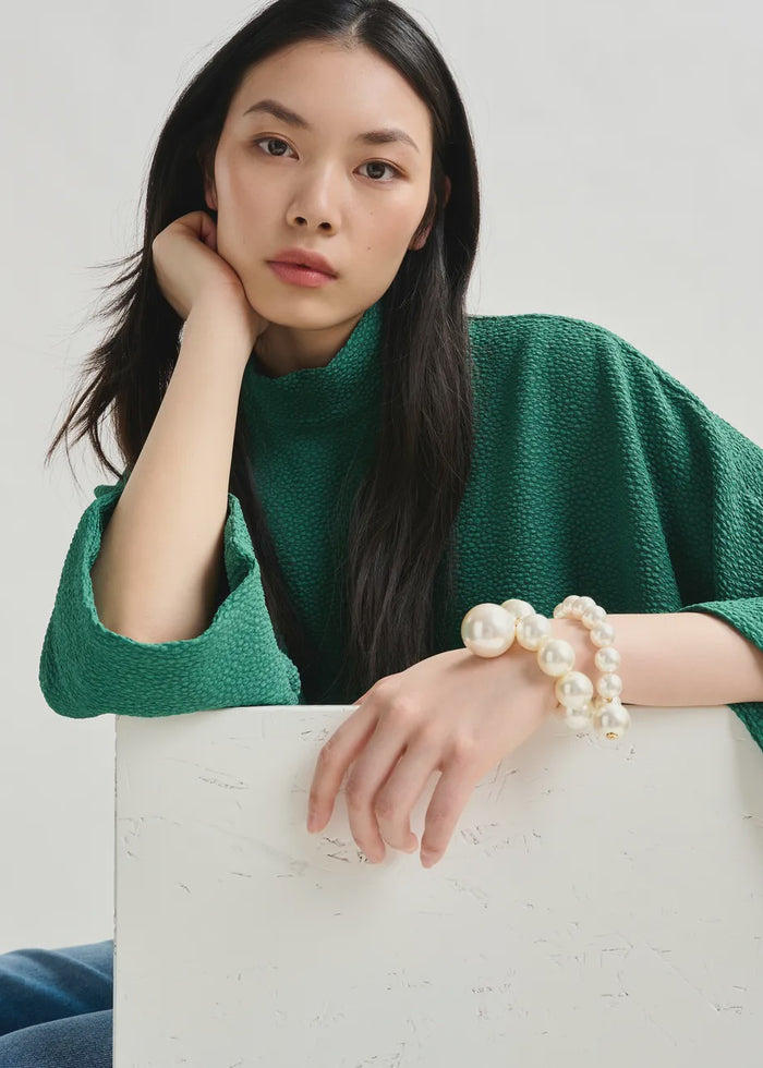 Off-White Set of Pearl Bracelets