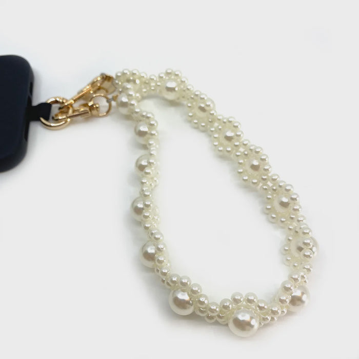 Daisy Pearly Wristlet